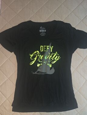 Wicked 'Defy Gravity' Graphic Tee XL